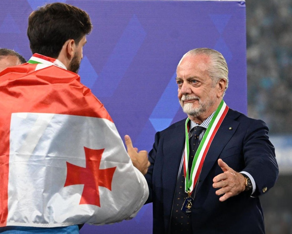 "მას , მამამის და მის აგენტს ამის სიამოვნებას არ მივანიჭებდით " - დე ლაურენტისი 